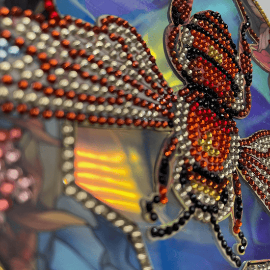 Load image into Gallery viewer, Bee Crystal Art Hanging Decoration Kit shine2
